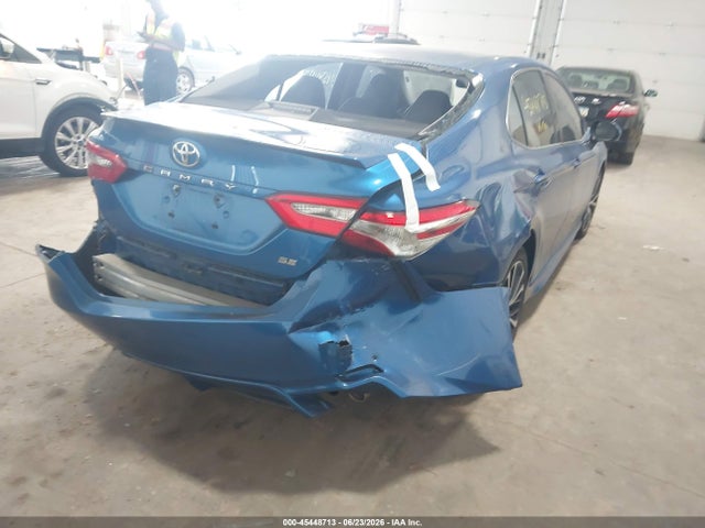 45448713 :رقم المزاد ، 4T1B11HKXJU008971 vin ، 2018 Toyota Camry Se مزاد بيع