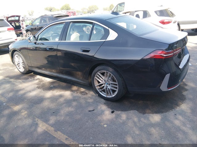 BMW 530i Xdrive 2024 WBA53FJ03RCP96377 Image 3