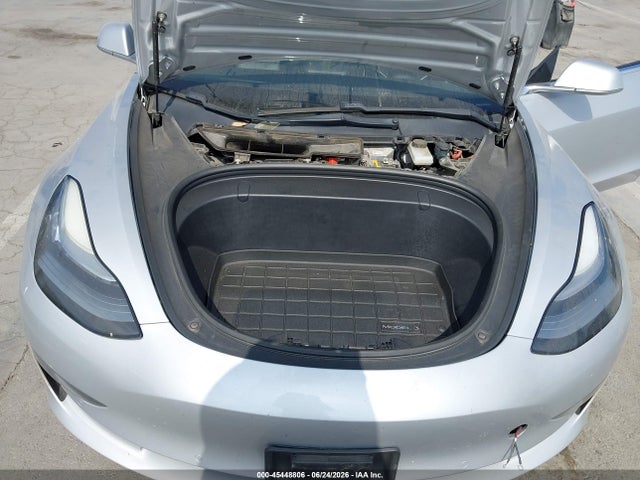 Tesla Model 3 Long Range/mid Range 2018 5YJ3E1EA5JF032435 Image 10