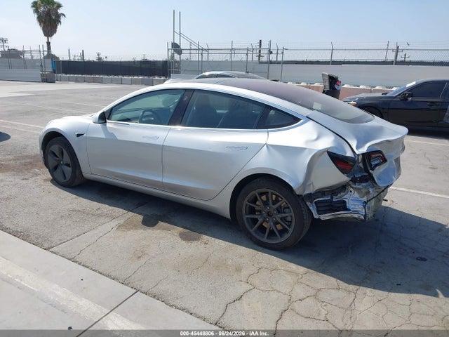 Tesla Model 3 Long Range/mid Range 2018 5YJ3E1EA5JF032435 Image 3