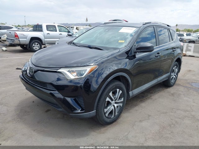 Toyota RAV4 LE 2018 2T3ZFREV6JW417862 Image 2