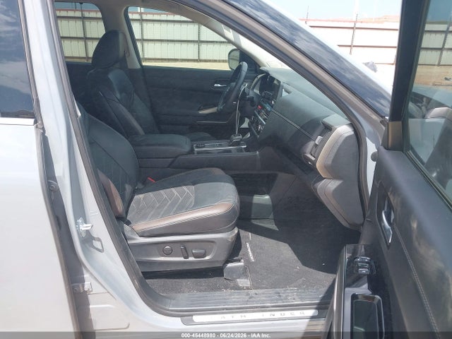 5N1DR3DJ2SC277497 Nissan Pathfinder Platinum 4wd