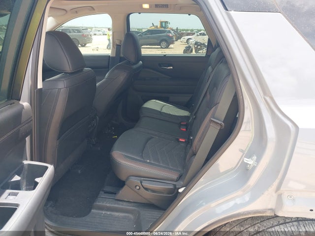 5N1DR3DJ2SC277497 Nissan Pathfinder Platinum 4wd