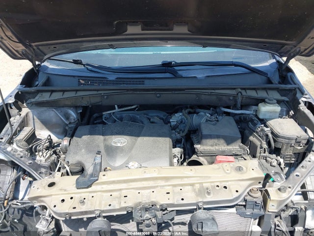 Toyota Highlander Le Plus 2018 5TDZZRFH7JS251742 Image 10