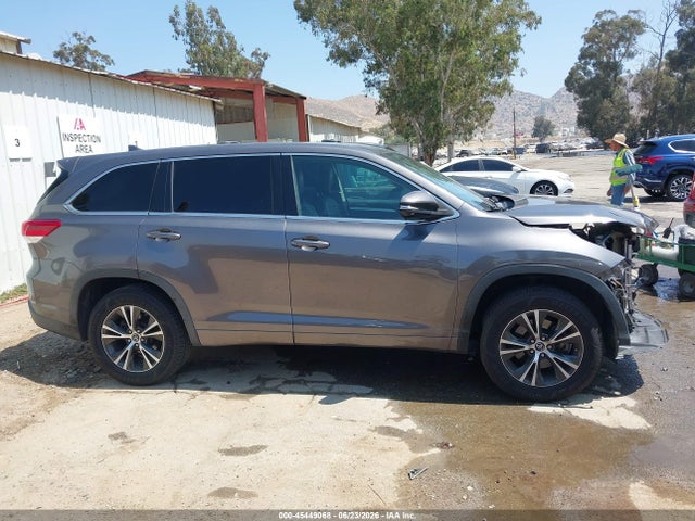 Toyota Highlander Le Plus 2018 5TDZZRFH7JS251742 Image 14