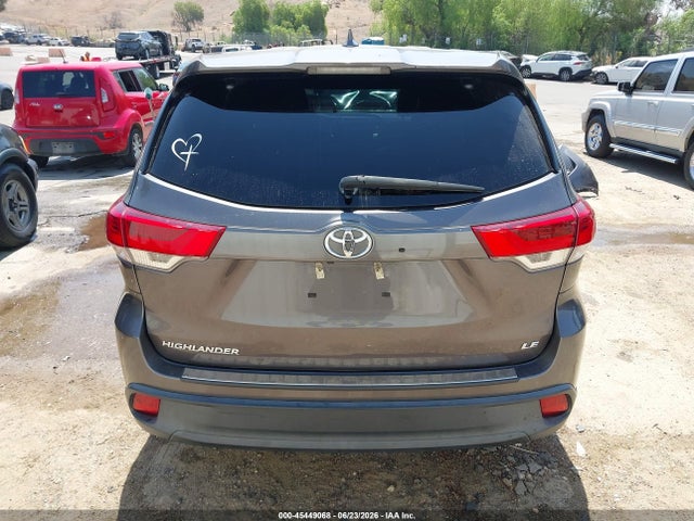 Toyota Highlander Le Plus 2018 5TDZZRFH7JS251742 Image 17