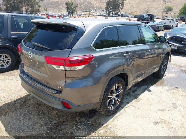Toyota Highlander Le Plus 2018 5TDZZRFH7JS251742 Image 4
