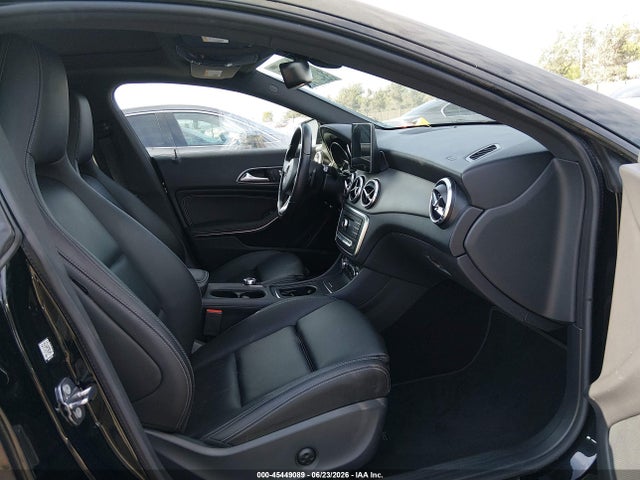 WDDSJ4EB1KN738103 Mercedes-Benz CLA 250