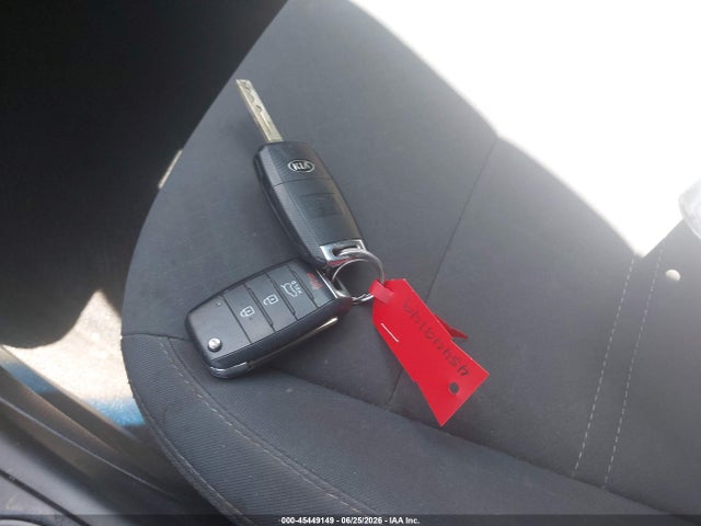 5XYPG4A53HG207144 KIA Sorento 3.3l Lx