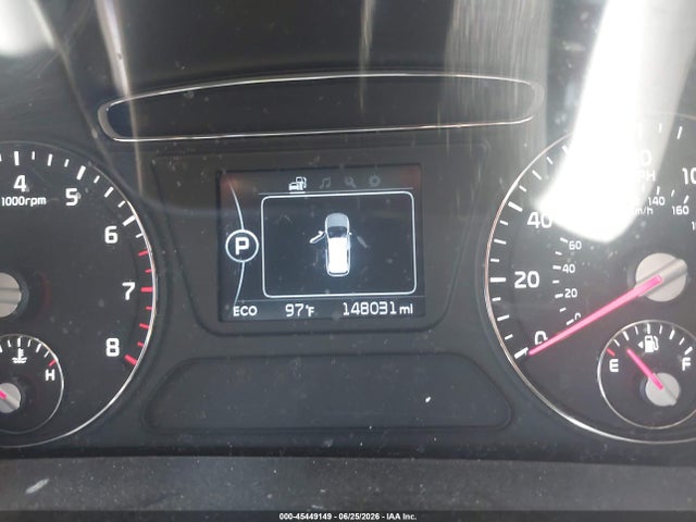 5XYPG4A53HG207144 KIA Sorento 3.3l Lx