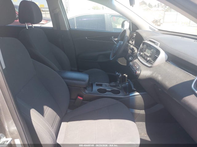 5XYPG4A53HG207144 KIA Sorento 3.3l Lx