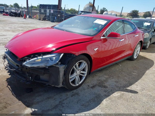 Tesla Model S P85 2014 5YJSA1H13EFP67469 Image 2