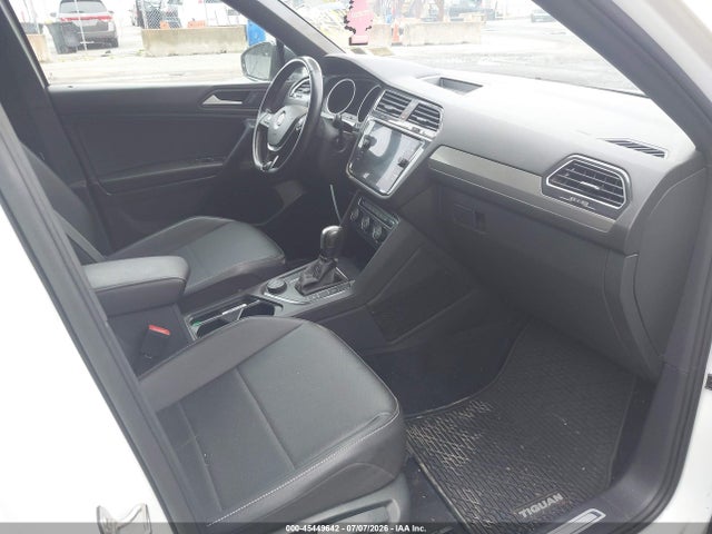 2021 Volkswagen Tiguan 2.0t Se/2.0t Se R-line Black/2.0t Sel მანქანა იყიდება აუქციონზე, vin: 3VV2B7AX0MM024715, აუქციონის ნომერი: 45449642