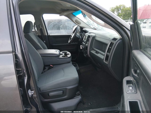 45449881 :رقم المزاد ، 3C6UR4CJ4GG159409 vin ، 2016 Ram 2500 Tradesman مزاد بيع