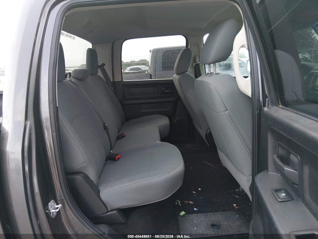 45449881 :رقم المزاد ، 3C6UR4CJ4GG159409 vin ، 2016 Ram 2500 Tradesman مزاد بيع