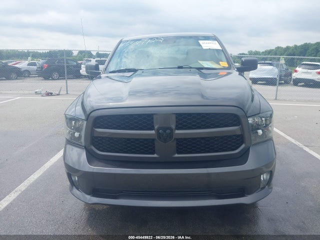 1C6RR7KT9KS502579 RAM 1500 Classic Express 4x4 5&#039;7 Box