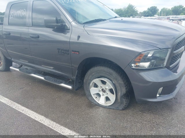 1C6RR7KT9KS502579 RAM 1500 Classic Express 4x4 5&#039;7 Box