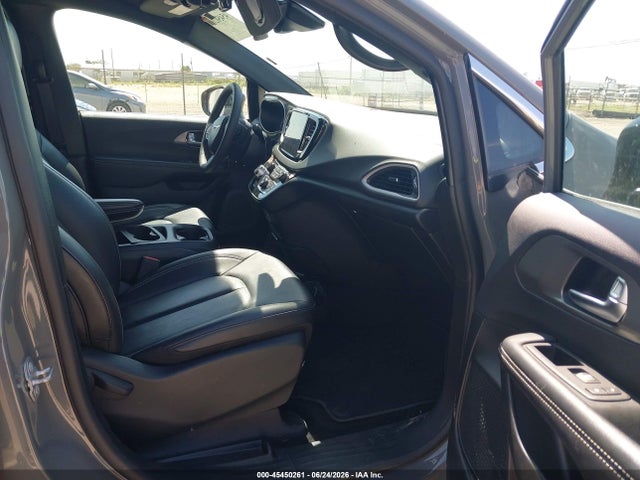 Auction sale of the 2025 Chrysler Pacifica Select, vin: 2C4RC1BG5SR526213, lot number: 45450261