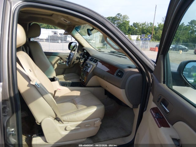 45450341 :رقم المزاد ، 1GNSKJE71DR267011 vin ، 2013 Chevrolet Suburban Lt مزاد بيع