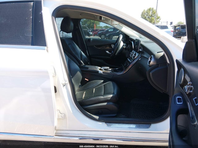 2016 Mercedes-benz C 300 4matic მანქანა იყიდება აუქციონზე, vin: 55SWF4KB5GU111815, აუქციონის ნომერი: 45450404