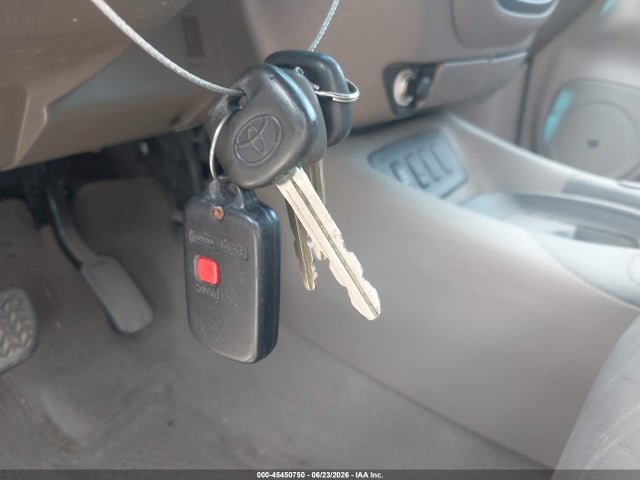 45450750 :رقم المزاد ، 5TDZT34A55S258201 vin ، 2005 Toyota Sequoia Sr5 V8 مزاد بيع