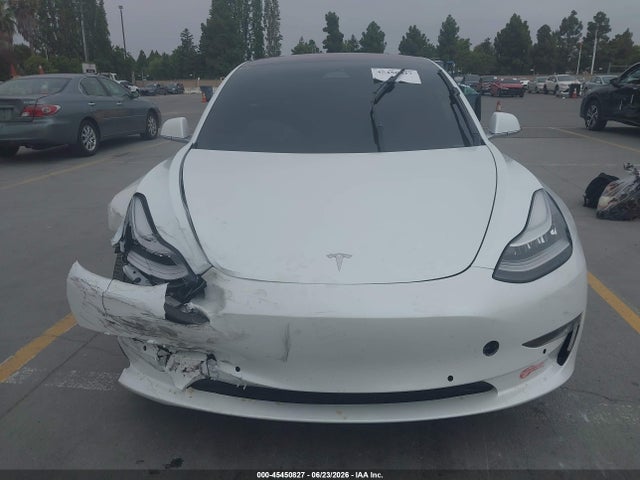 45450827 :رقم المزاد ، 5YJ3E1EA4JF164585 vin ، 2018 Tesla Model 3 مزاد بيع