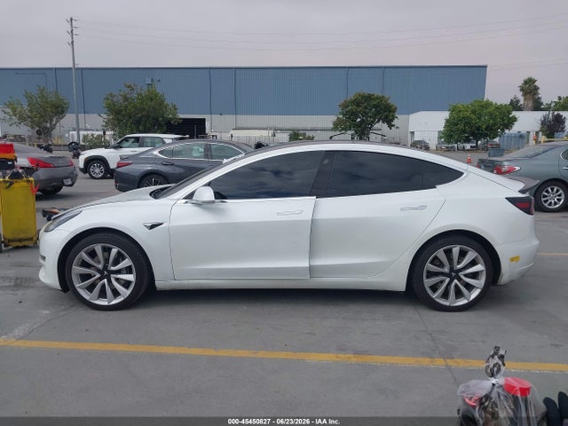 45450827 :رقم المزاد ، 5YJ3E1EA4JF164585 vin ، 2018 Tesla Model 3 مزاد بيع