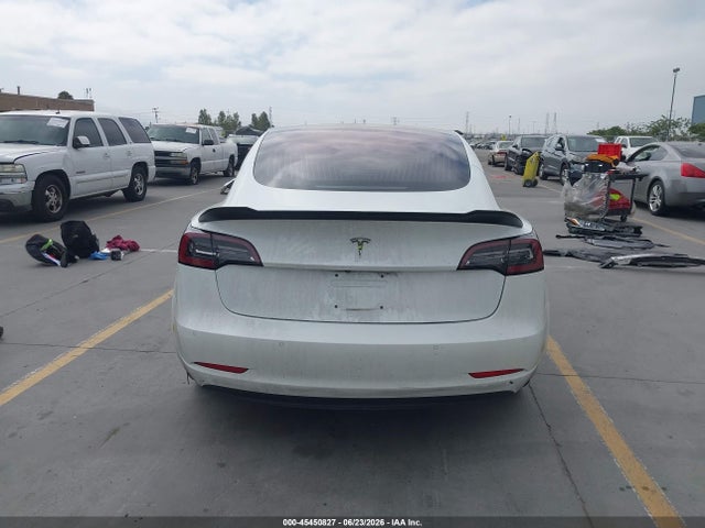 45450827 :رقم المزاد ، 5YJ3E1EA4JF164585 vin ، 2018 Tesla Model 3 مزاد بيع