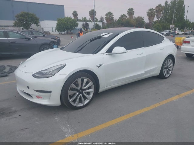 45450827 :رقم المزاد ، 5YJ3E1EA4JF164585 vin ، 2018 Tesla Model 3 مزاد بيع
