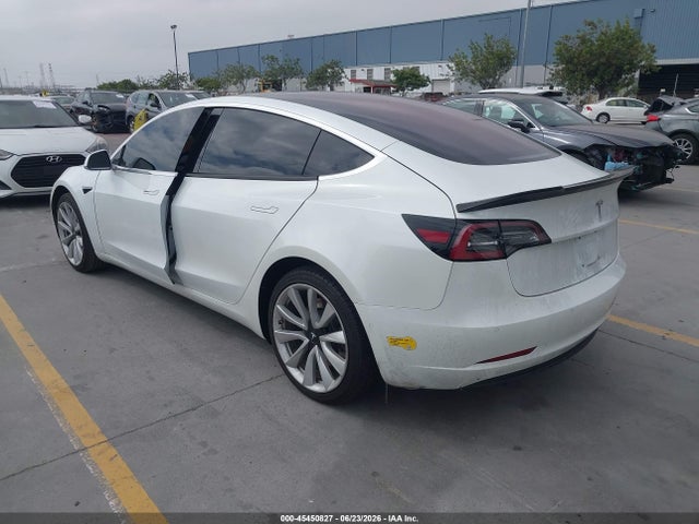 45450827 :رقم المزاد ، 5YJ3E1EA4JF164585 vin ، 2018 Tesla Model 3 مزاد بيع