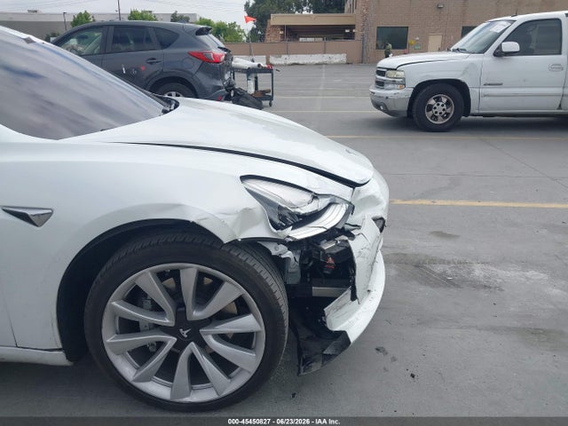 45450827 :رقم المزاد ، 5YJ3E1EA4JF164585 vin ، 2018 Tesla Model 3 مزاد بيع