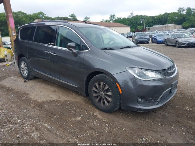 Auction sale of the 2017 Chrysler Pacifica Touring-l, vin: 2C4RC1BG5HR569460, lot number: 45451210
