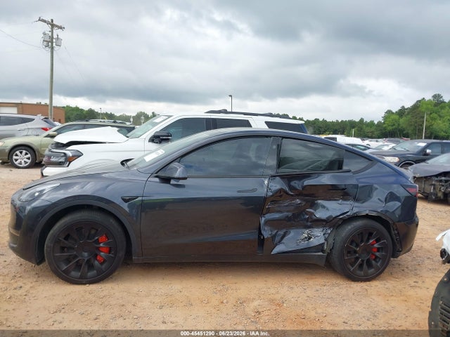 2024 Tesla Model Y Long Range Dual Motor All-wheel Drive მანქანა იყიდება აუქციონზე, vin: 7SAYGDEE6RA222762, აუქციონის ნომერი: 45451290