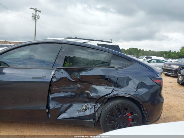 2024 Tesla Model Y Long Range Dual Motor All-wheel Drive მანქანა იყიდება აუქციონზე, vin: 7SAYGDEE6RA222762, აუქციონის ნომერი: 45451290