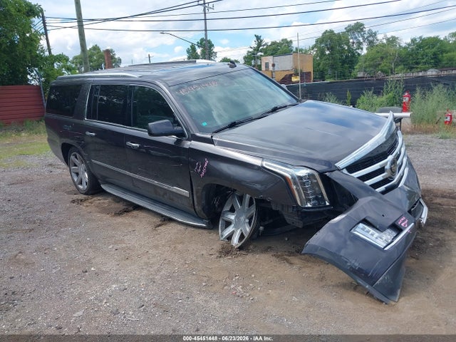 45451448 :رقم المزاد ، 1GYS4HKJ5FR295175 vin ، 2015 Cadillac Escalade Esv Luxury مزاد بيع