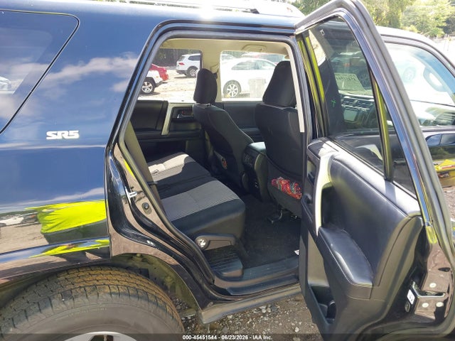 Toyota 4RUNNER SR5 2018 JTEZU5JR6J5165413 Image 8