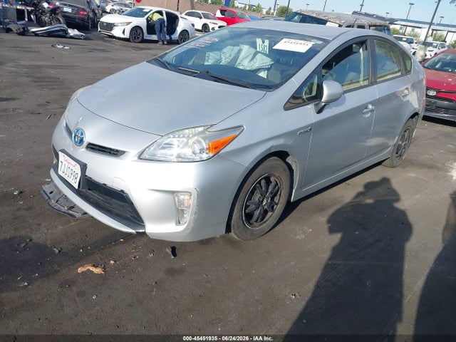 Toyota Prius Three 2014 JTDKN3DU7E0393981 Image 2