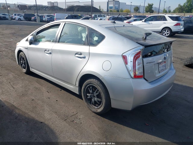 Toyota Prius Three 2014 JTDKN3DU7E0393981 Image 3