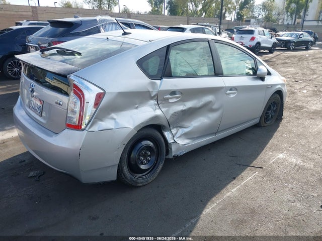Toyota Prius Three 2014 JTDKN3DU7E0393981 Image 4