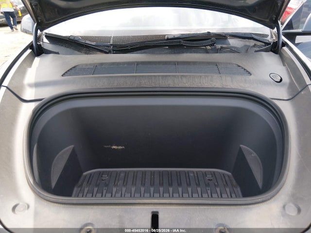 Продаж на аукціоні авто 2023 Tesla Model Y Awd/long Range Dual Motor All-wheel Drive, vin: 7SAYGDEEXPF833930, номер лоту: 45452016