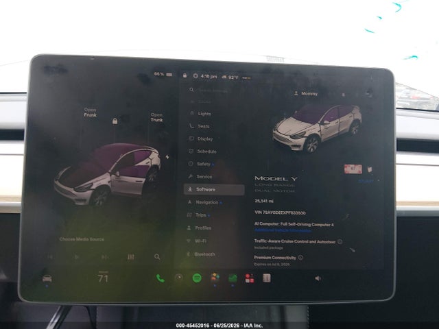 Продаж на аукціоні авто 2023 Tesla Model Y Awd/long Range Dual Motor All-wheel Drive, vin: 7SAYGDEEXPF833930, номер лоту: 45452016