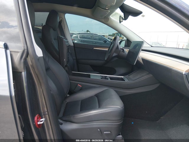 Продаж на аукціоні авто 2023 Tesla Model Y Awd/long Range Dual Motor All-wheel Drive, vin: 7SAYGDEEXPF833930, номер лоту: 45452016