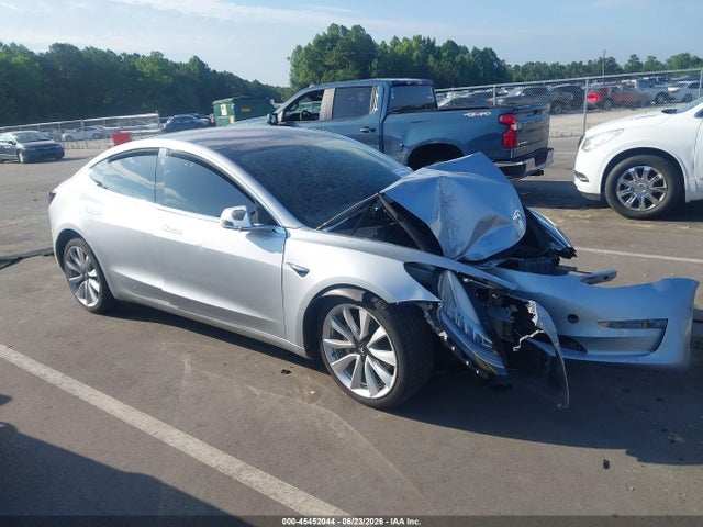 Tesla Model 3 Long Range/performance 2018 5YJ3E1EB9JF116993 головне зображення