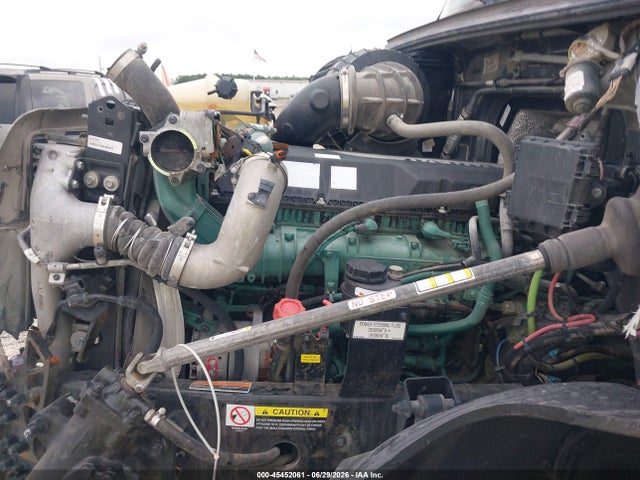 2022 Volvo Vnl მანქანა იყიდება აუქციონზე, vin: 4V4NC9EH3NN283458, აუქციონის ნომერი: 45452061