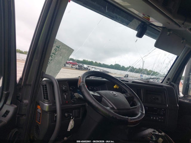 2022 Volvo Vnl მანქანა იყიდება აუქციონზე, vin: 4V4NC9EH3NN283458, აუქციონის ნომერი: 45452061