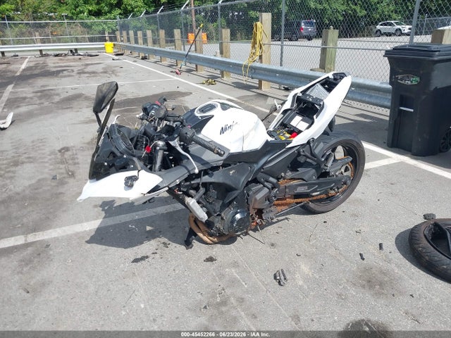 Kawasaki Ex650 J 2017 JKAEXEJ13HDA00484 Image 2