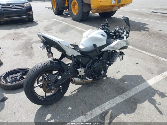 Kawasaki Ex650 J 2017 JKAEXEJ13HDA00484 Image 4