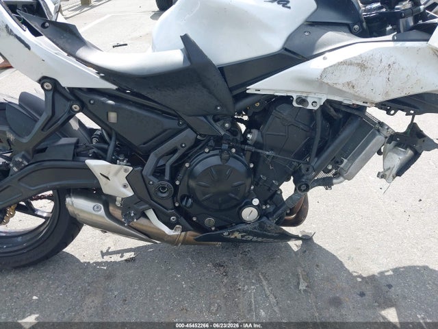 Kawasaki Ex650 J 2017 JKAEXEJ13HDA00484 Image 8