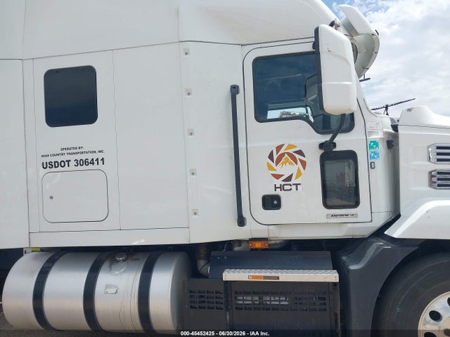 45452425 :رقم المزاد ، 1M1AN4GY0NM027093 vin ، 2022 Mack Anthem مزاد بيع