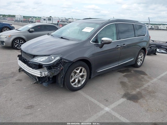 Chrysler Pacifica Limited 2017 2C4RC1GG5HR759896 Image 2